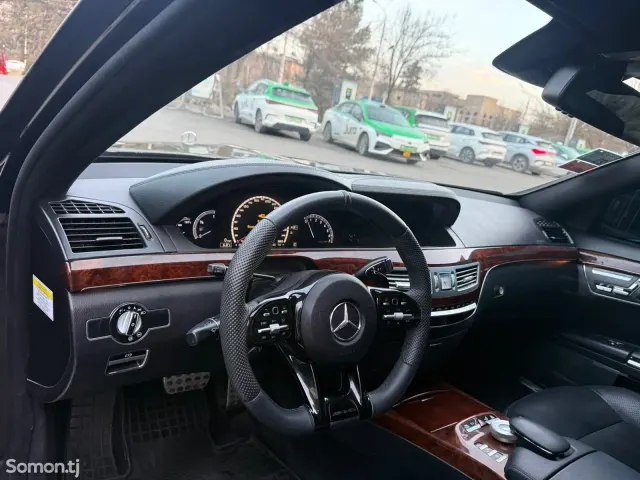 Mercedes-Benz S class 2011 · 5.5 AT