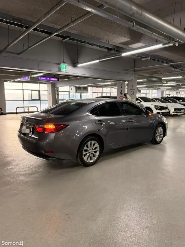 Lexus ES series 2015 · 2.5 AT