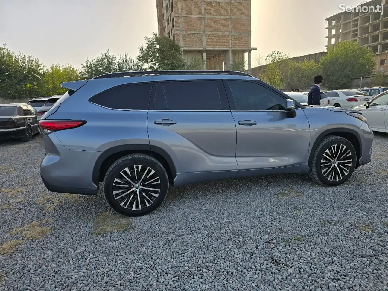 Toyota Highlander 2021 · 3.5 AT