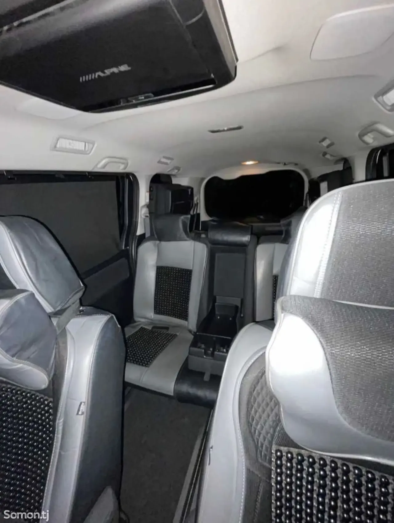 Toyota Voxy 2014 · 2.0 AT