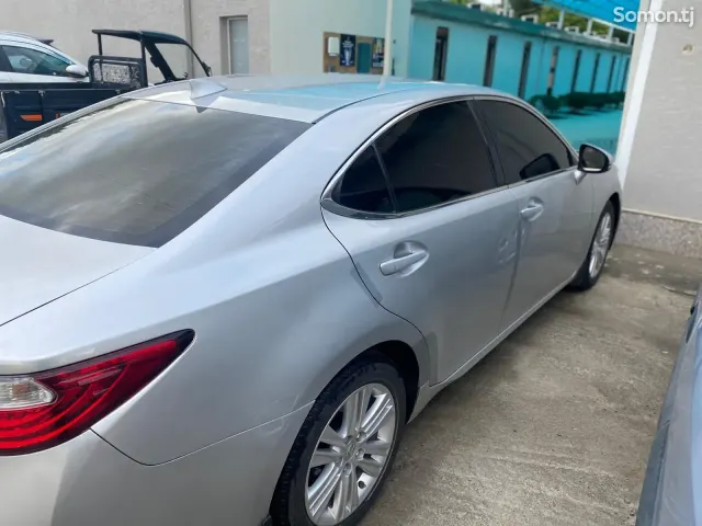 Lexus ES series 2015 · 3.5 AT