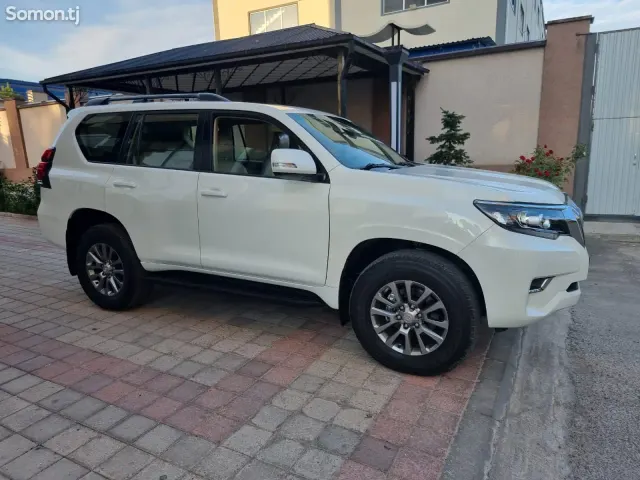 Toyota Land Cruiser Prado 2015 · 4.0 AT