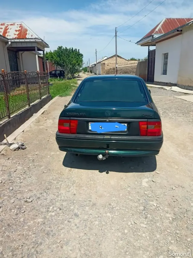 Opel Vectra A 1995 · 1.6 MT