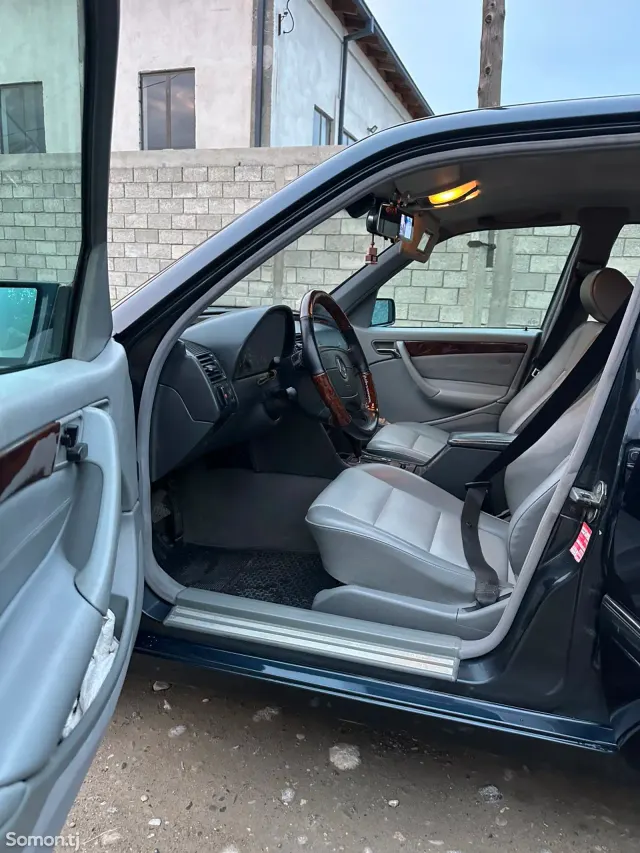 Mercedes-Benz C class 2000 · 2.2 AT