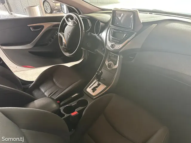 Hyundai Avante 2012 · 1.6 AT