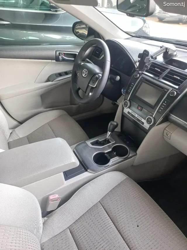 Toyota Camry 2013 · 2.5 AT