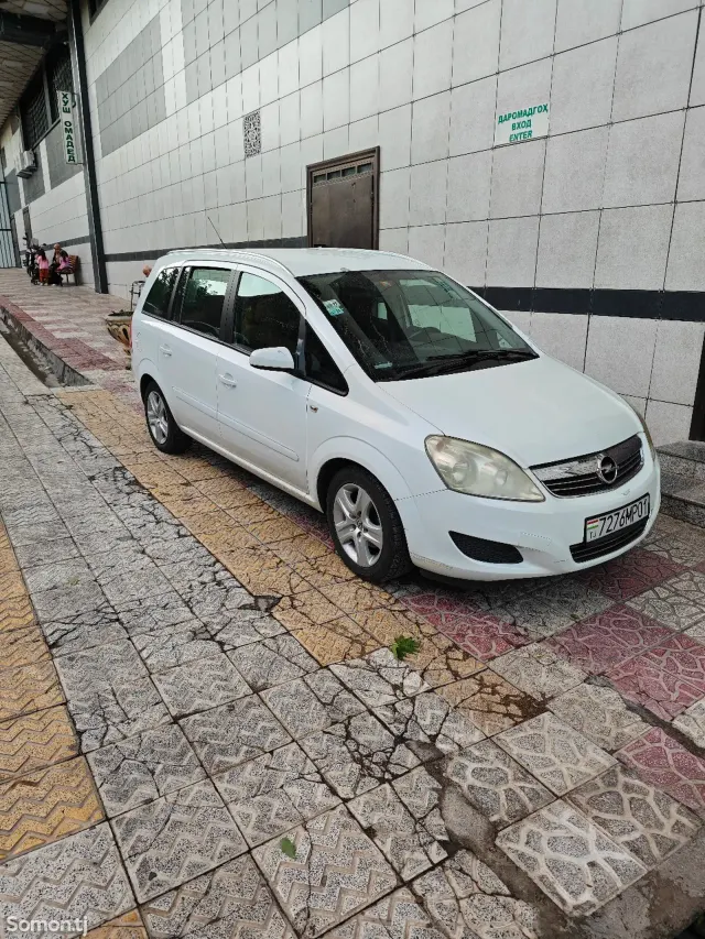 Opel Zafira 2009 · 1.6 MT