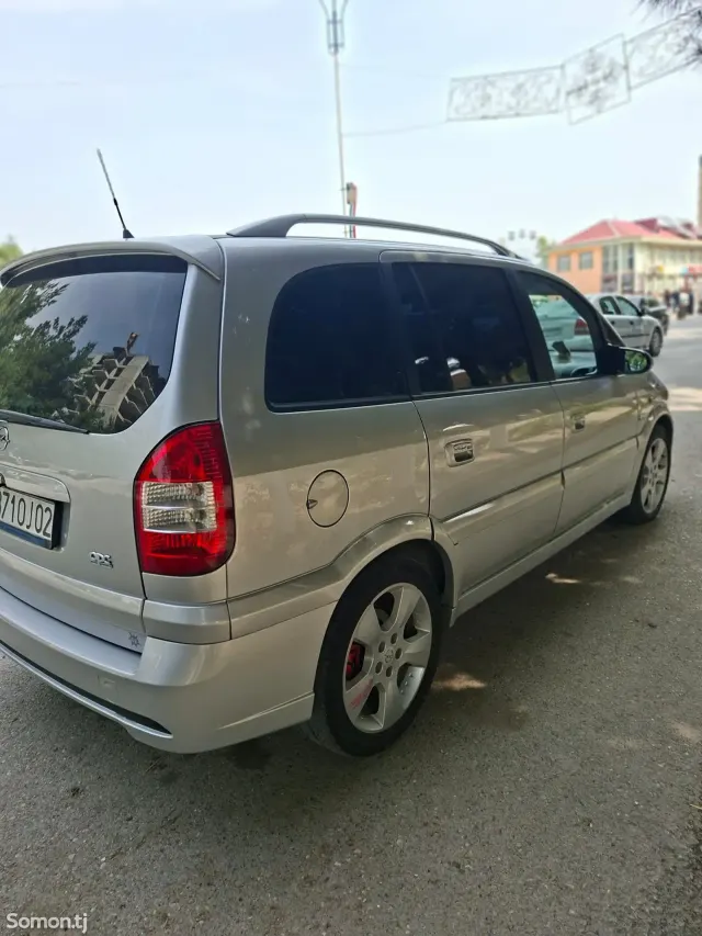 Opel Zafira 2005 · 1.8 MT