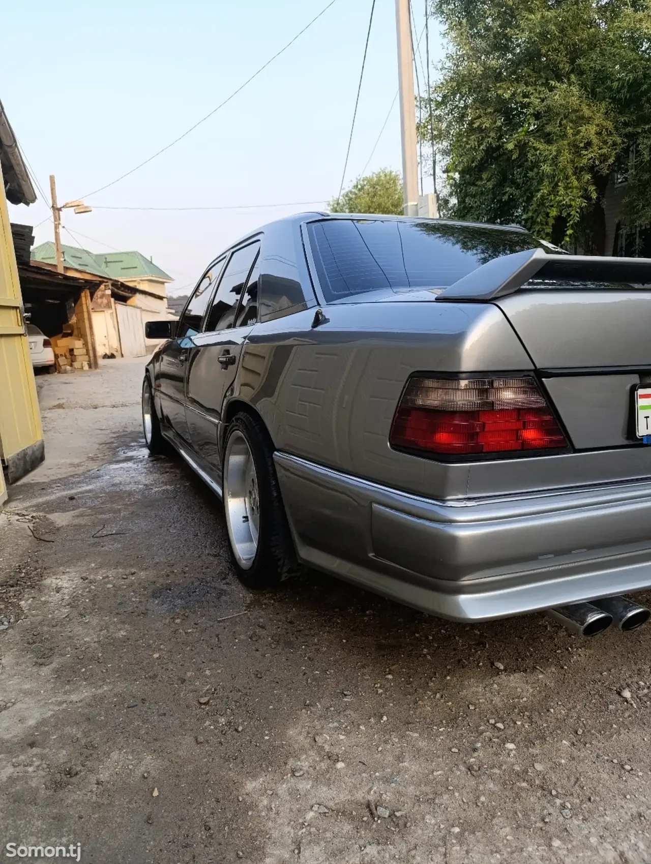 Mercedes-Benz W124 1992 · 5.5 AT