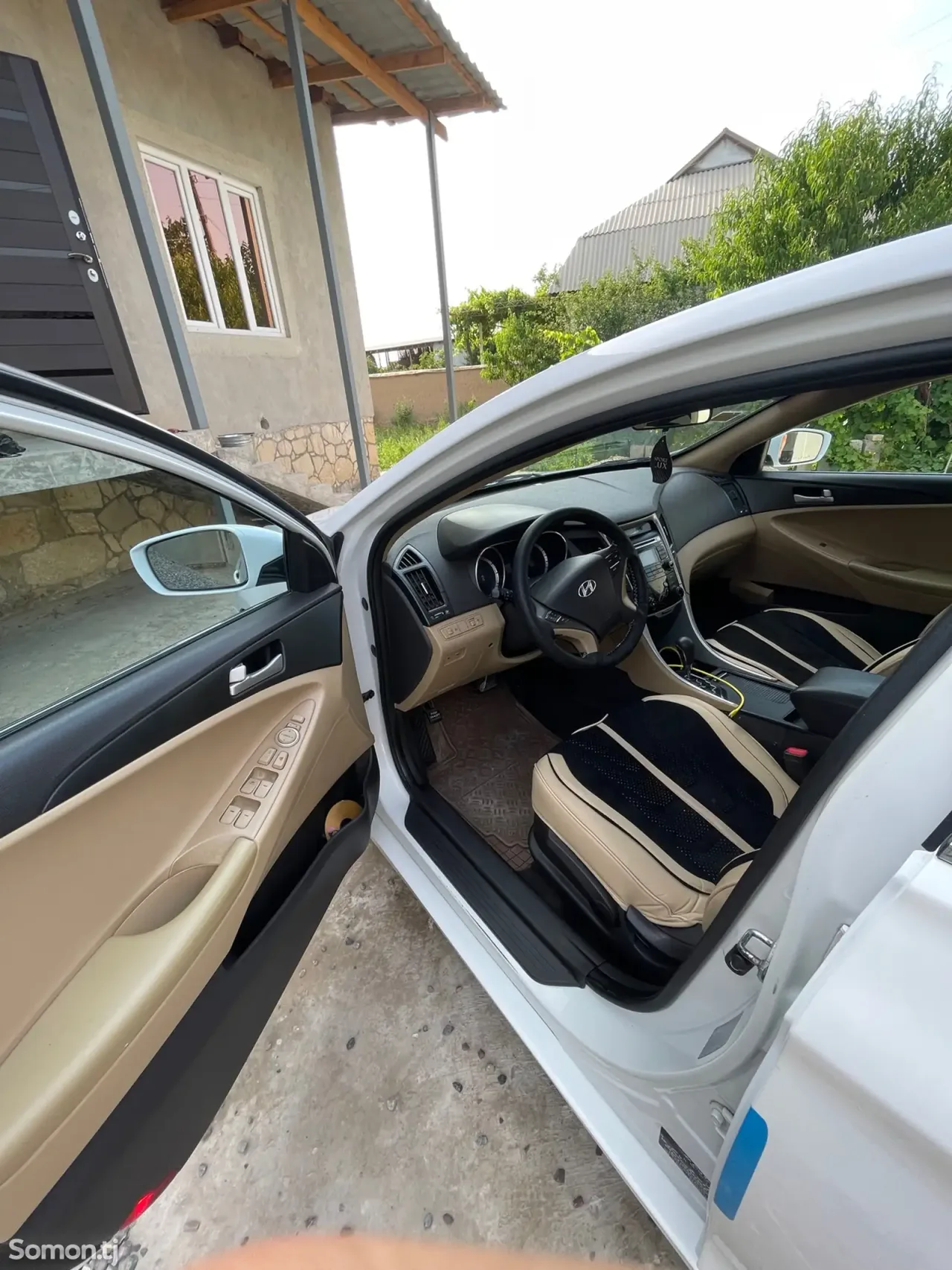 Hyundai Sonata 2011 · 2.4 AT