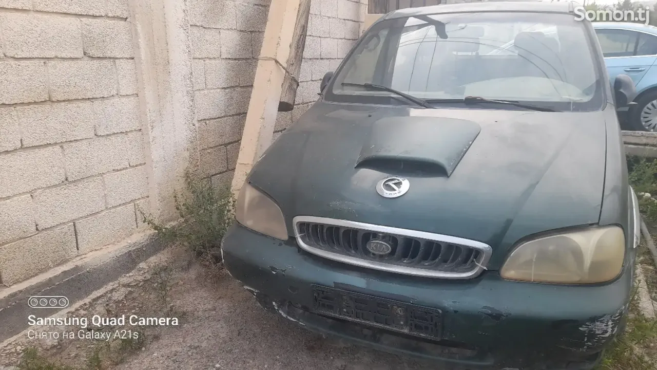 Kia Carnival 1999 · 2.9 MT