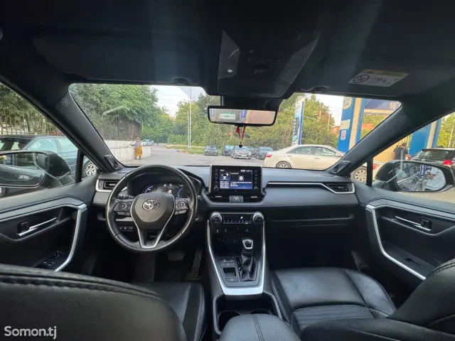 Toyota RAV 4 2021 · 2.5 AT