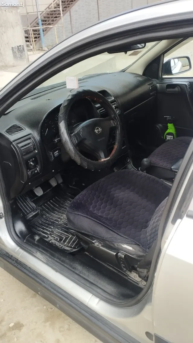 Opel Astra G 1998 · 1.6 MT