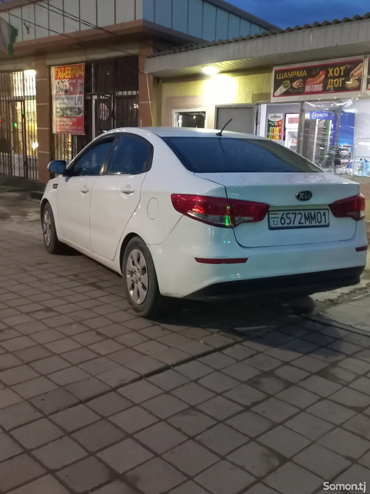 Kia Rio 2017 · 1.4 MT