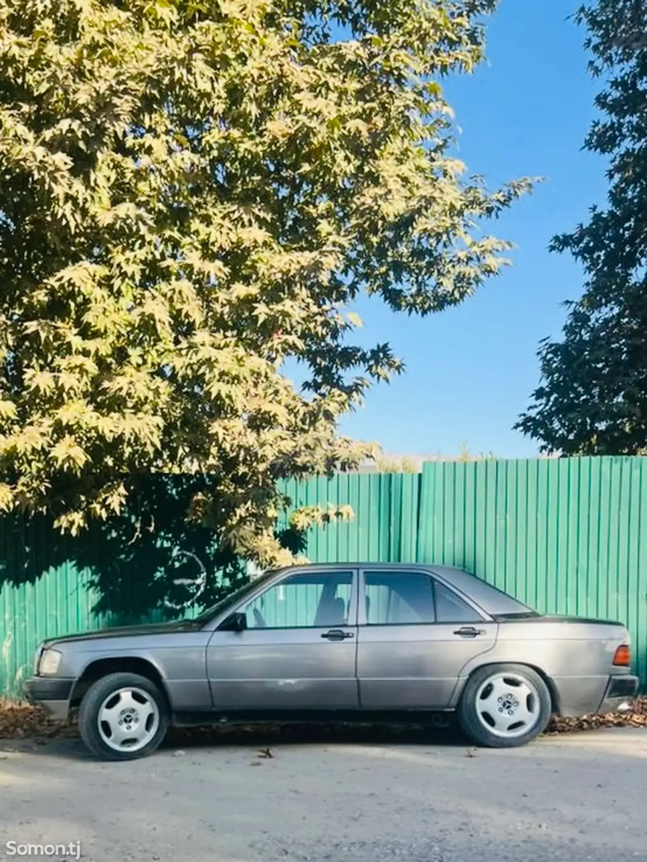Mercedes-Benz W201 1990 · 2.0 MT