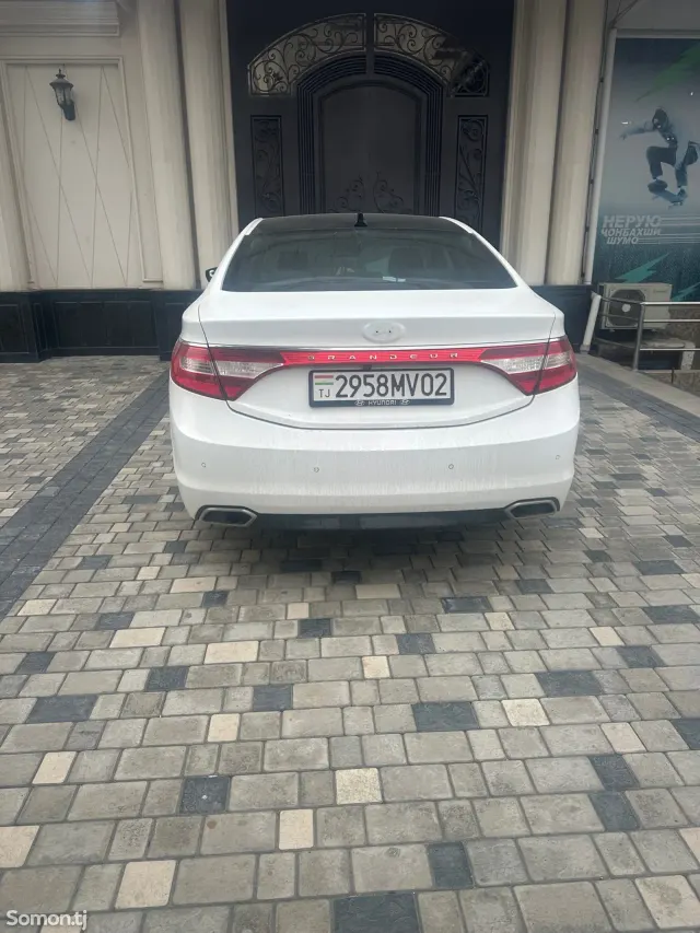 Hyundai Grandeur 2015 · 2.0 AT
