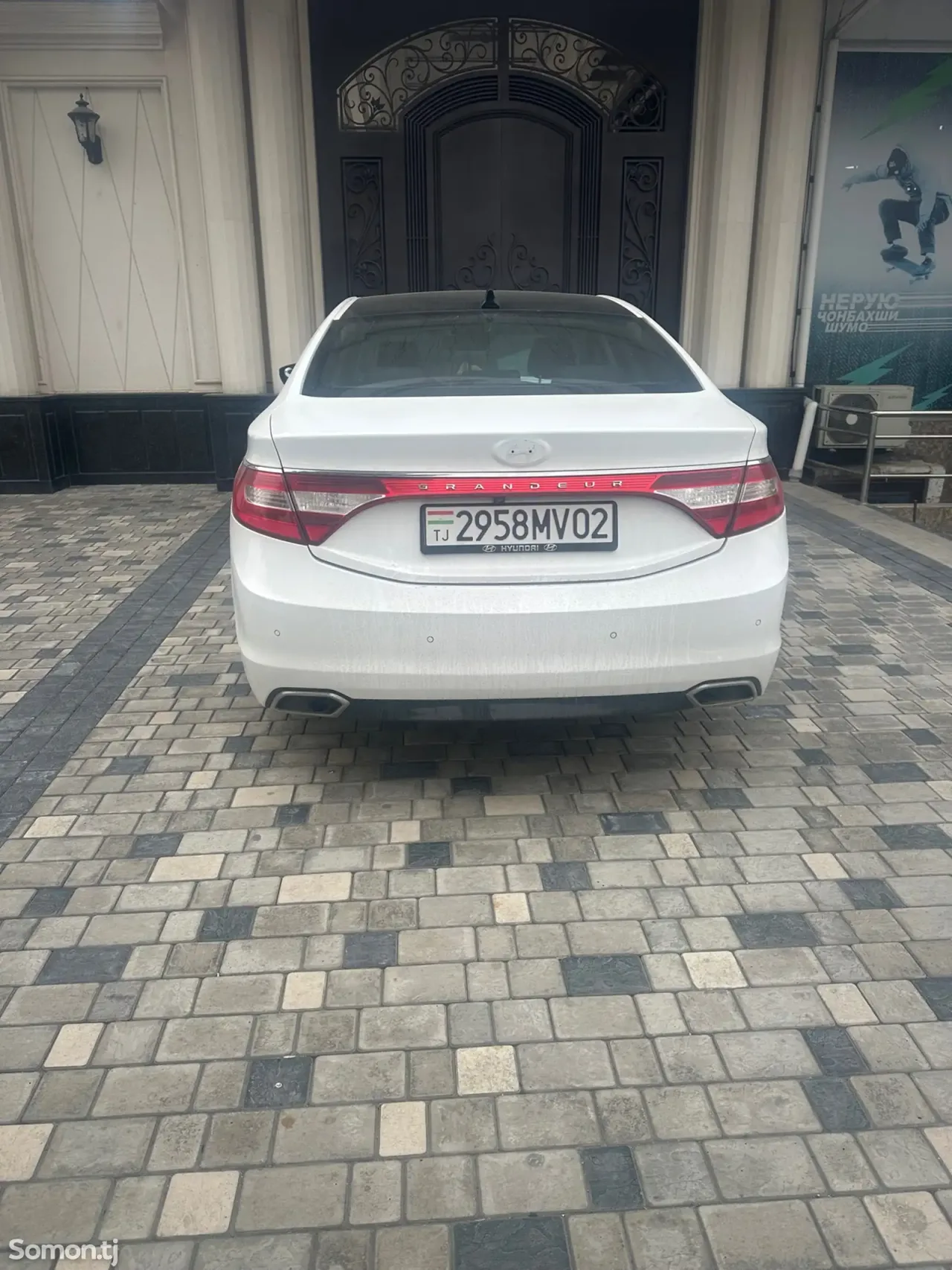 Hyundai Grandeur 2015 · 2.0 AT