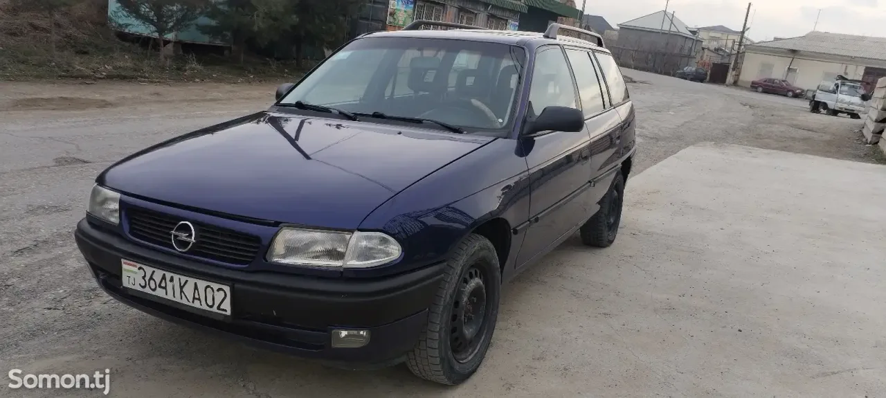 Opel Astra F 1995 · 1.6 MT