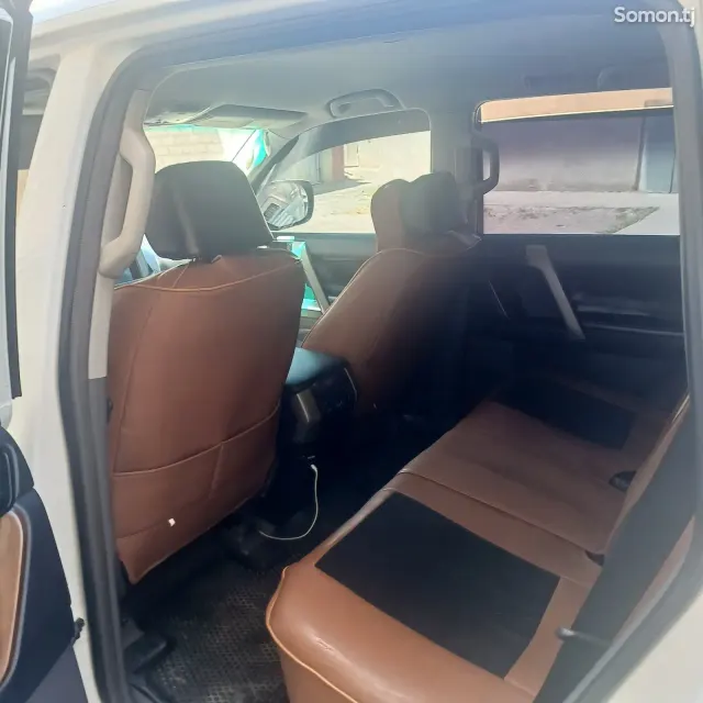 Toyota Land Cruiser Prado 2013 · 2.7 MT