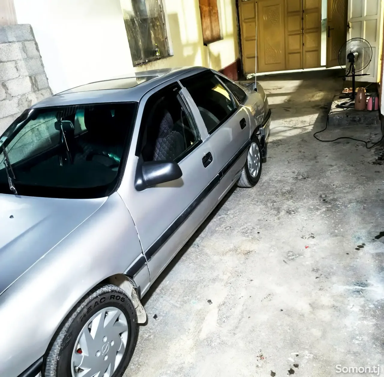 Opel Vectra A 1992 · 1.6 MT