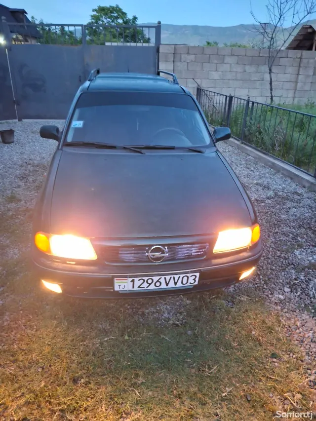 Opel Astra F 1997 · 1.6 MT