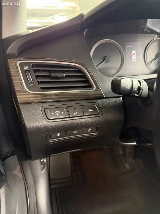 Hyundai Sonata 2014 · 2.4 AT