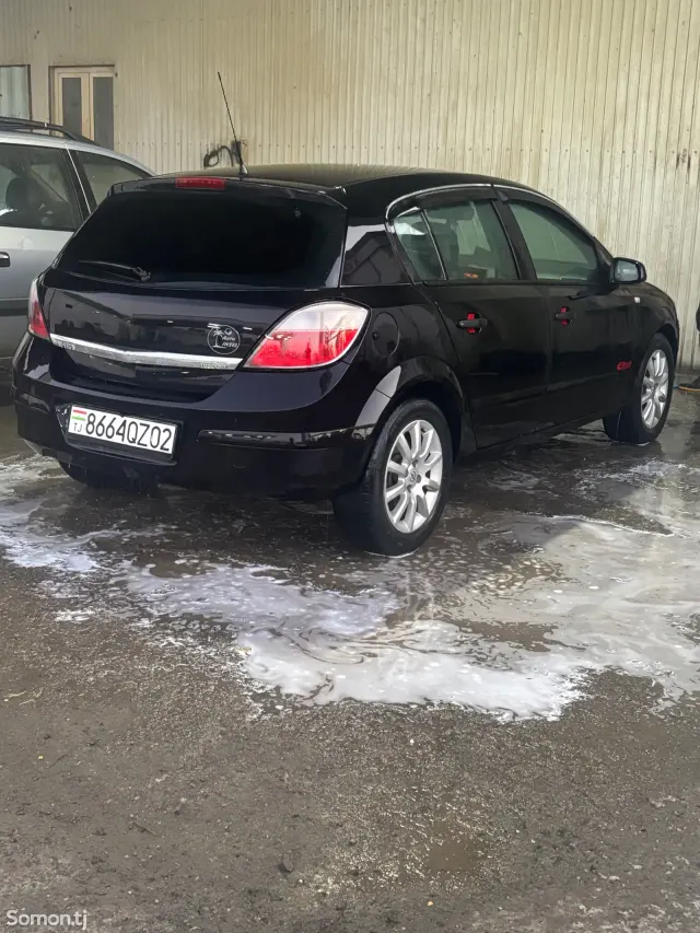 Opel Astra H 2009 · 1.4 MT