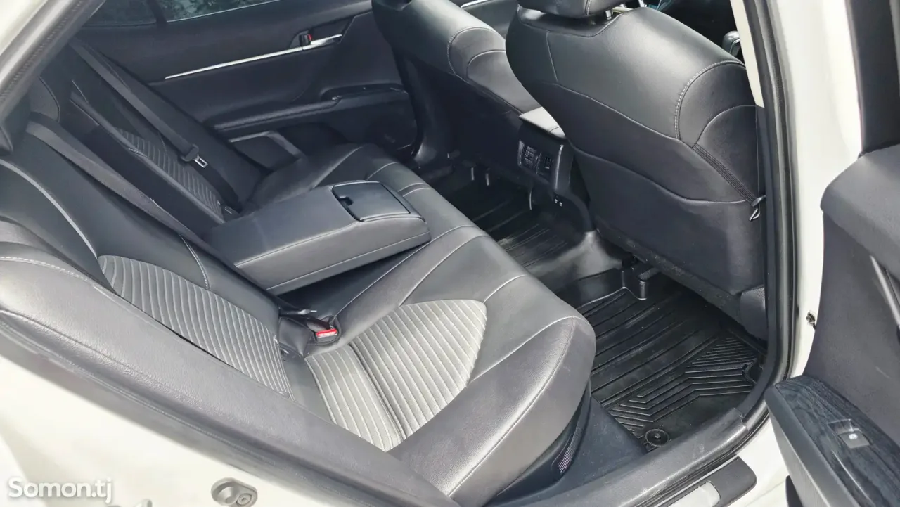 Toyota Camry 2020 · 2.5 CVT