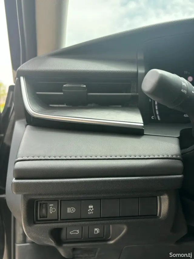 Toyota Camry 2025 · 2.0 AT