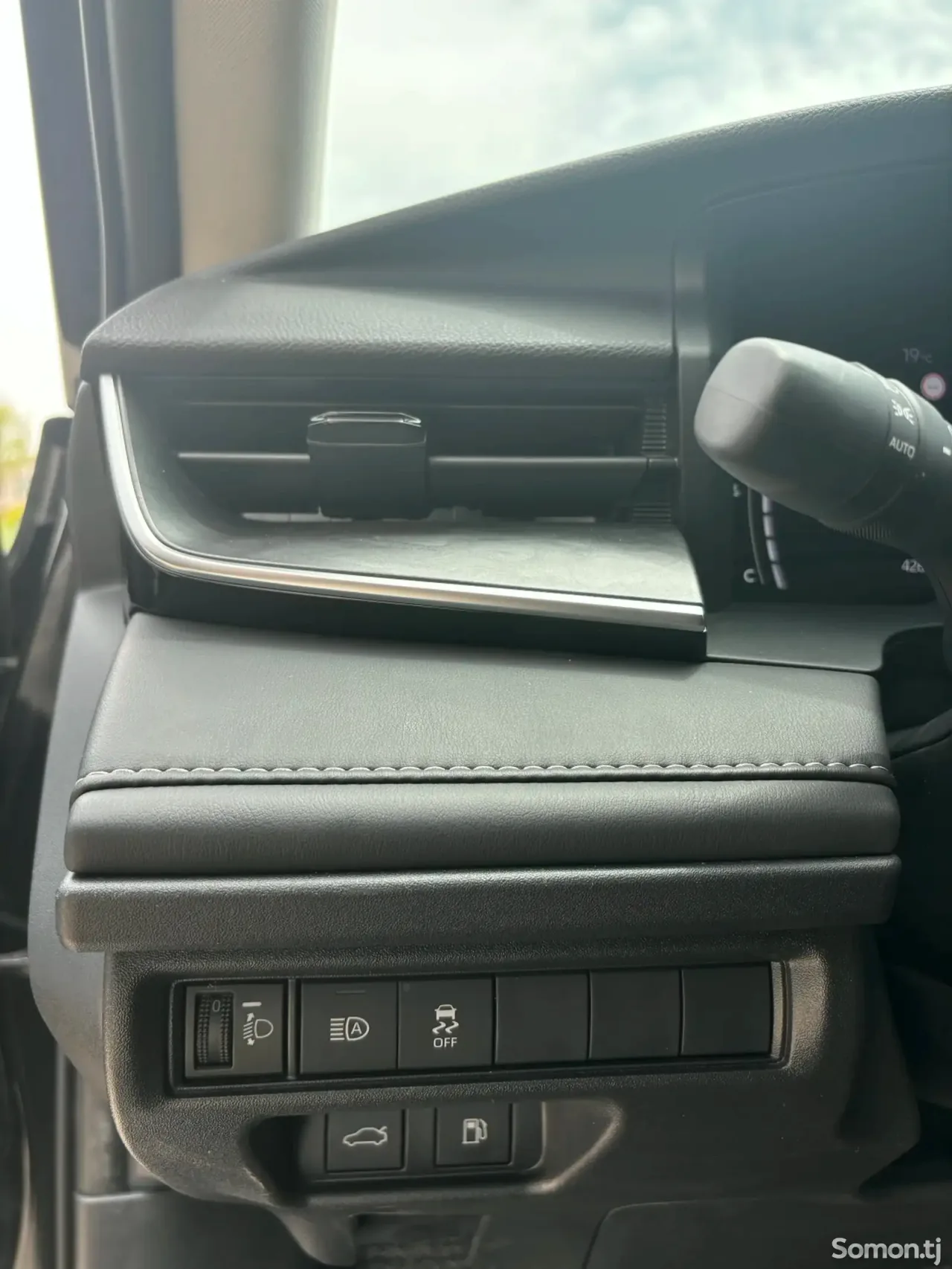 Toyota Camry 2025 · 2.0 AT