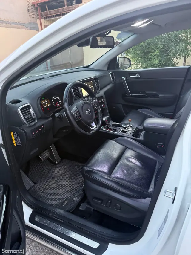 Kia Sportage 2016 · 2.0 AT