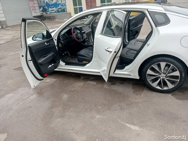 Kia K5 2016 · 2.0 AT