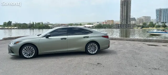Lexus ES series 2024 · 3.0 AT
