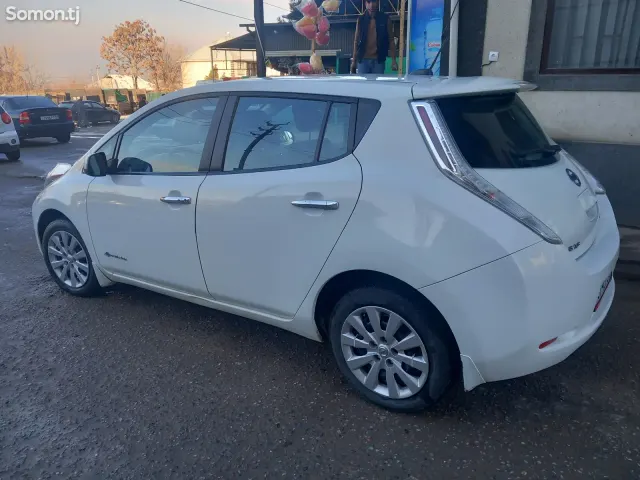 Nissan Leaf 2017 · AT