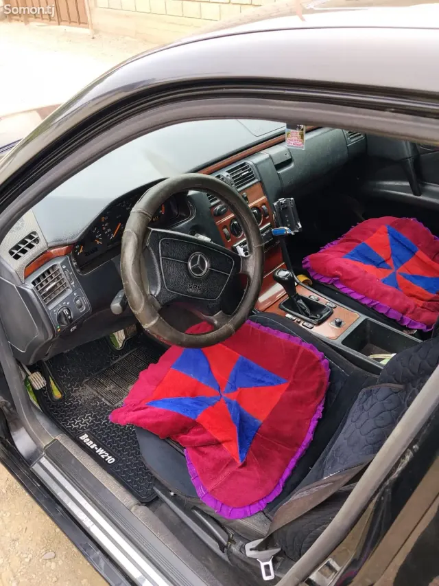 Mercedes-Benz E class 1995 · 2.2 MT