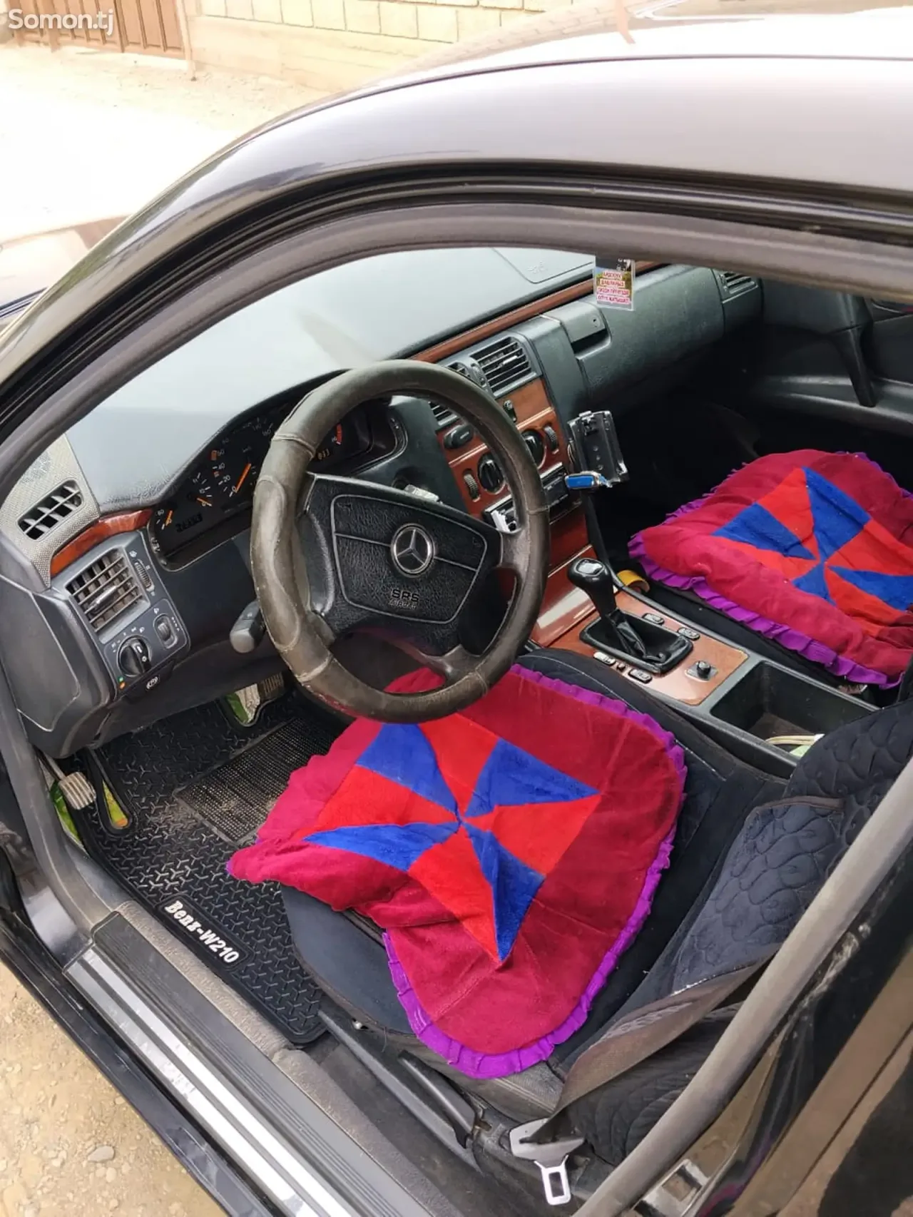 Mercedes-Benz E class 1995 · 2.2 MT