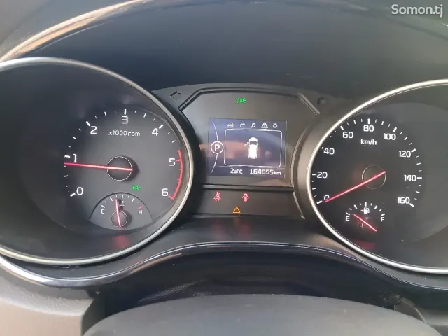 Kia Carnival 2015 · 2.2 AT