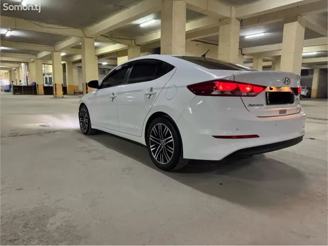 Hyundai Avante 2016 · 1.6 AT