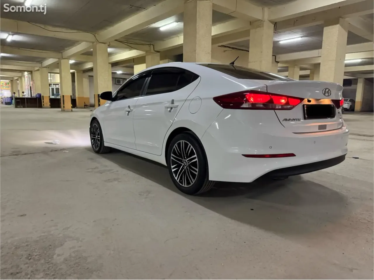 Hyundai Avante 2016 · 1.6 AT