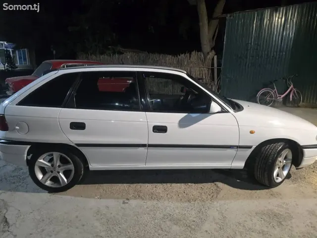 Opel Astra F 1997 · 1.6 MT