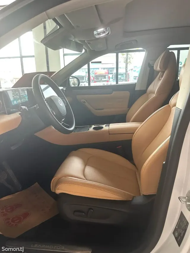 Leapmotor C11 2025 · AT