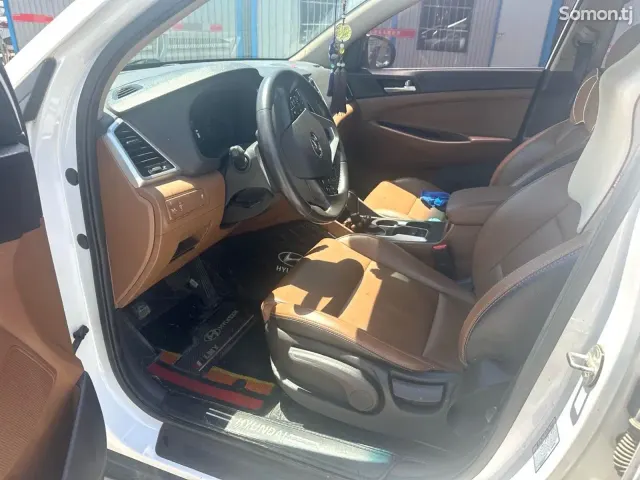 Hyundai Tucson 2016 · 1.6 AT