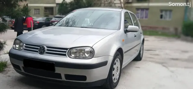 Volkswagen Golf 1999 · 1.6 MT