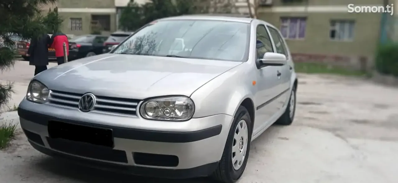Volkswagen Golf 1999 · 1.6 MT