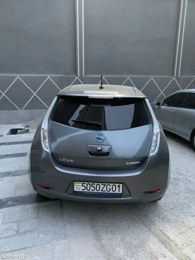 Nissan Leaf 2017 · AT