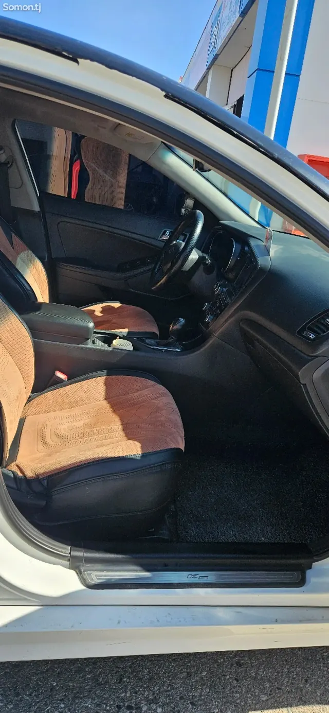 Kia K5 2011 · 2.0 AT