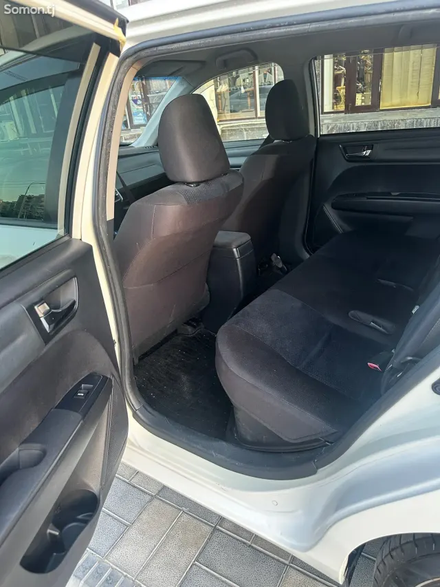 Toyota Fielder 2015 · 1.5 AT