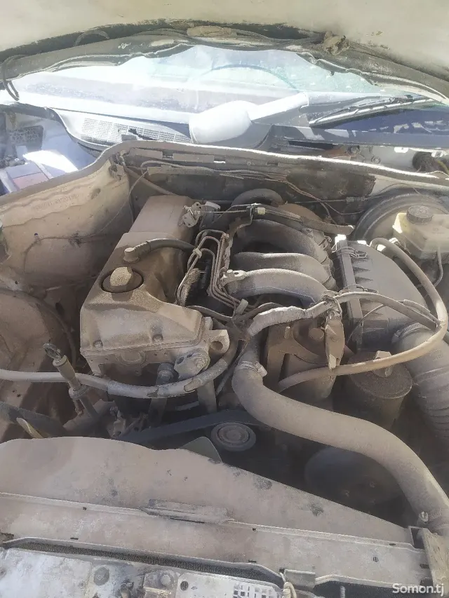 Mercedes-Benz W124 1987 · 2.0 MT