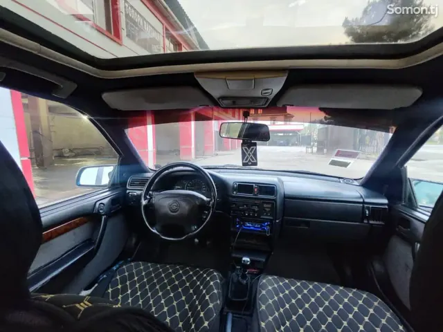 Opel Vectra A 1995 · 1.6 MT