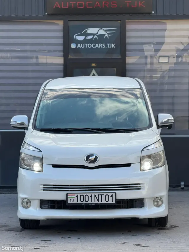 Toyota Voxy 2007 · 1.8 AT